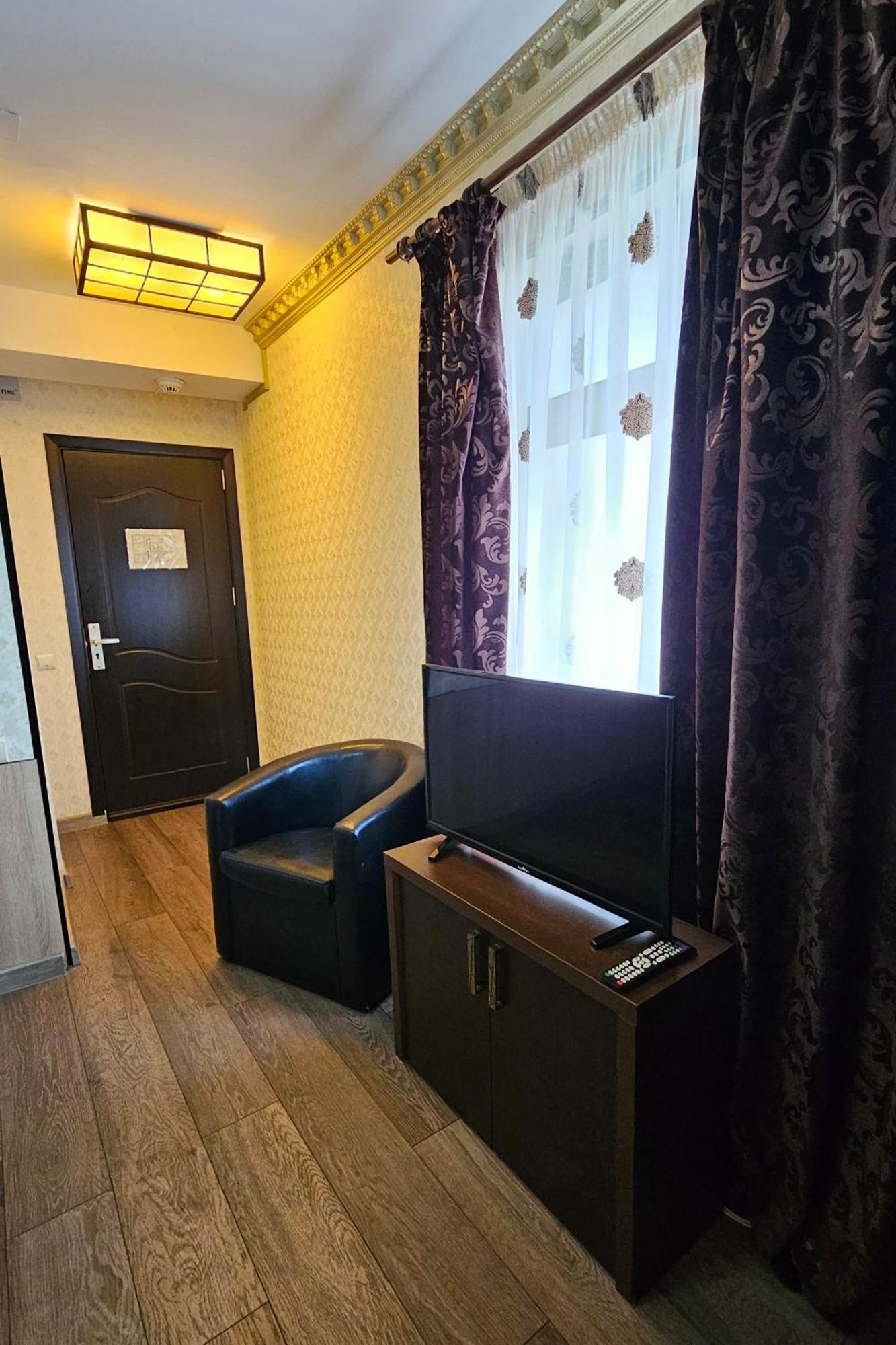 Flamingo Hotel 피테슈티 외부 사진